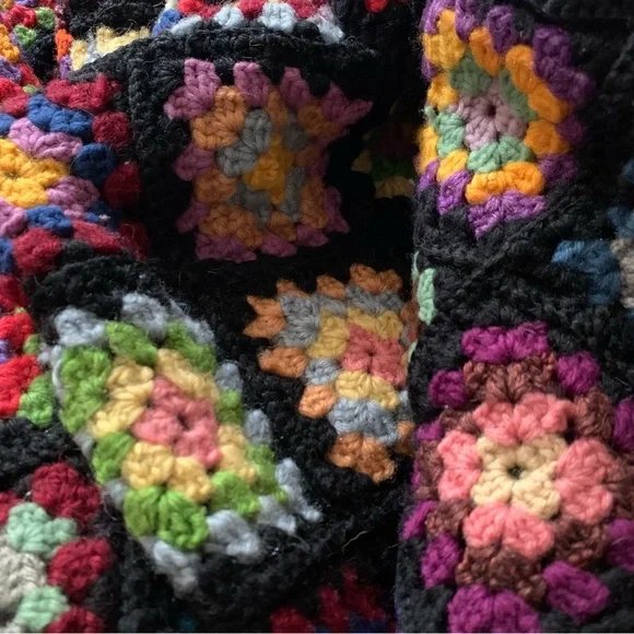 v i n t a g e :: Large Granny Square Crochet Blanket Throw Afghan - Picture 8 of 15